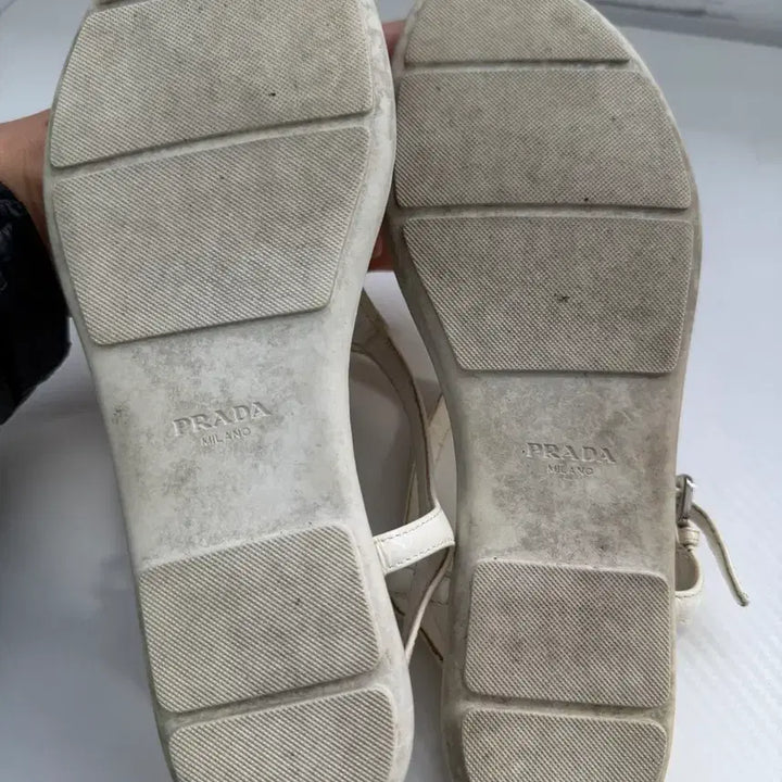 [BUNJANG] Prada Triangle Logo White Thong Sandals 37 / 정품) 프라다 삼각로고 화이트 쪼리 샌들 37