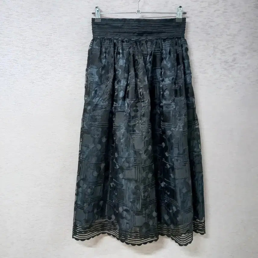 [SOLD OUT] B3-12/ORLA KIELY 블랙 자수 롱스커트 여성