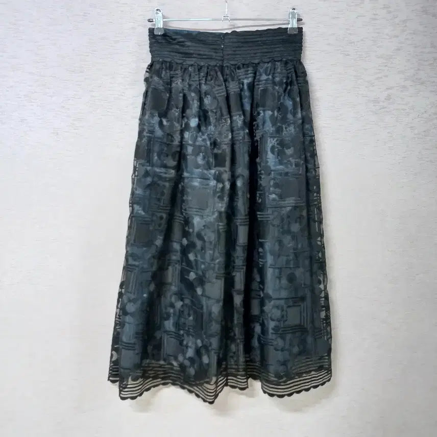[SOLD OUT] B3-12/ORLA KIELY 블랙 자수 롱스커트 여성