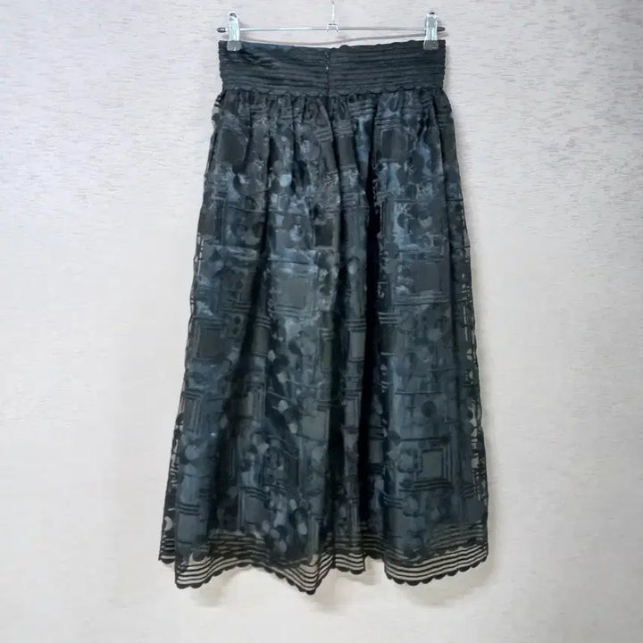 [SOLD OUT] B3-12/ORLA KIELY 블랙 자수 롱스커트 여성