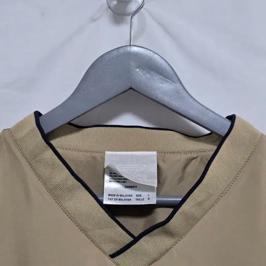 [BUNJANG] Adidas Beige V-Neck Nylon Sweatshirt Men&