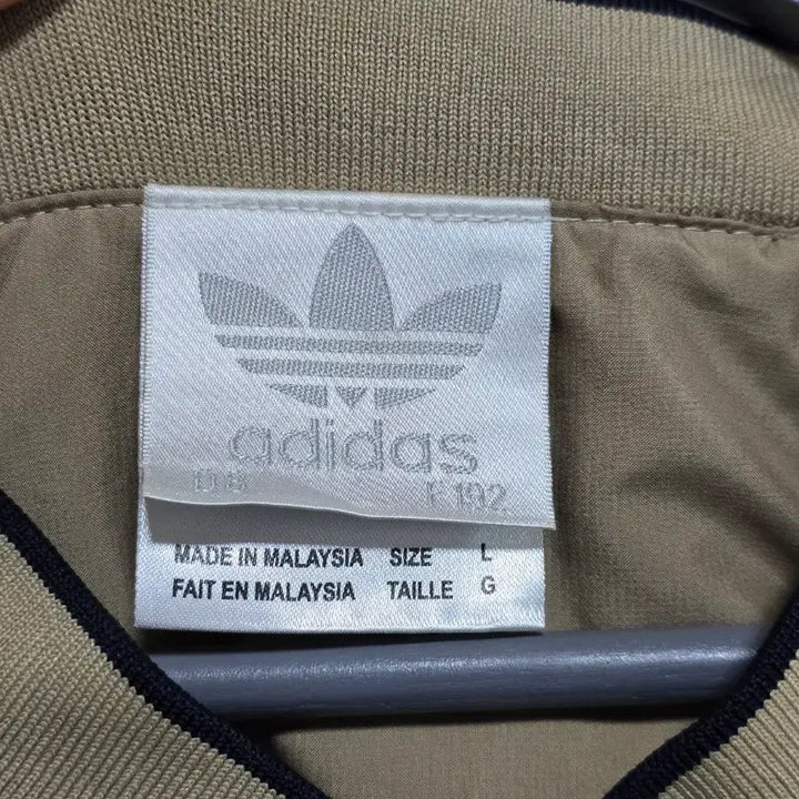 [BUNJANG] Adidas Beige V-Neck Nylon Sweatshirt Men&