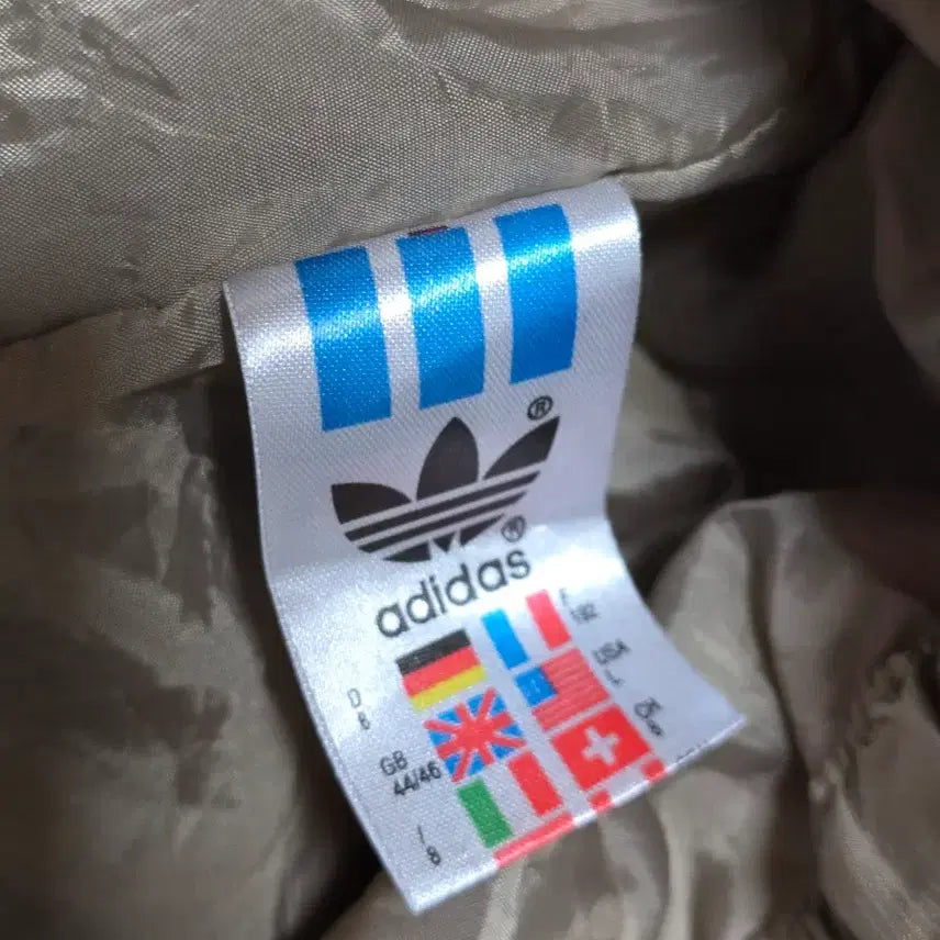 [BUNJANG] Adidas Beige V-Neck Nylon Sweatshirt Men&