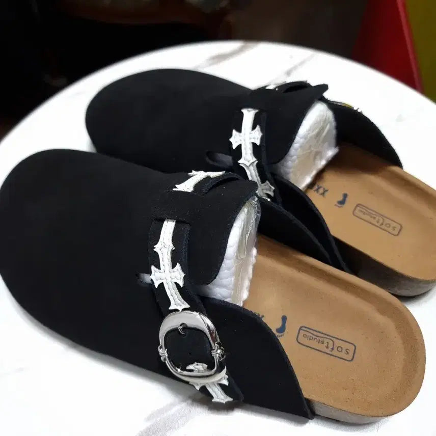 [BUNJANG] Soft Studio Cross Embellished Black Mule Slippers / 66. soft studio 크로스 장식 블랙 뮬 슬리퍼