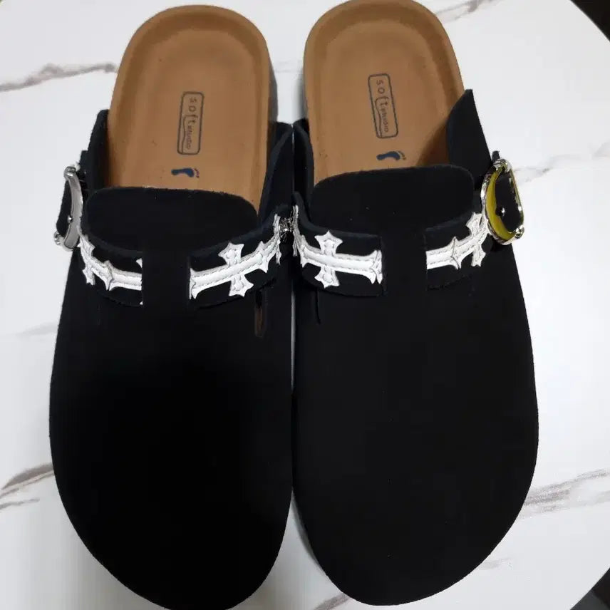 [BUNJANG] Soft Studio Cross Embellished Black Mule Slippers / 66. soft studio 크로스 장식 블랙 뮬 슬리퍼