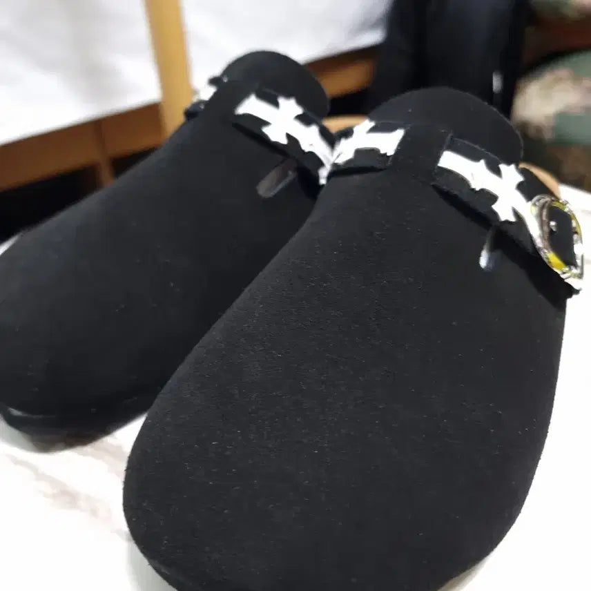 [BUNJANG] Soft Studio Cross Embellished Black Mule Slippers / 66. soft studio 크로스 장식 블랙 뮬 슬리퍼