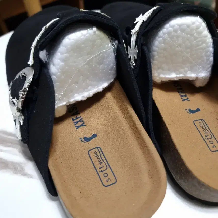 [BUNJANG] Soft Studio Cross Embellished Black Mule Slippers / 66. soft studio 크로스 장식 블랙 뮬 슬리퍼