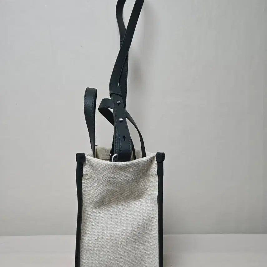 [BUNJANG] Lacoste Canvas Shoulder Bag / 라코스테 캔버스 백