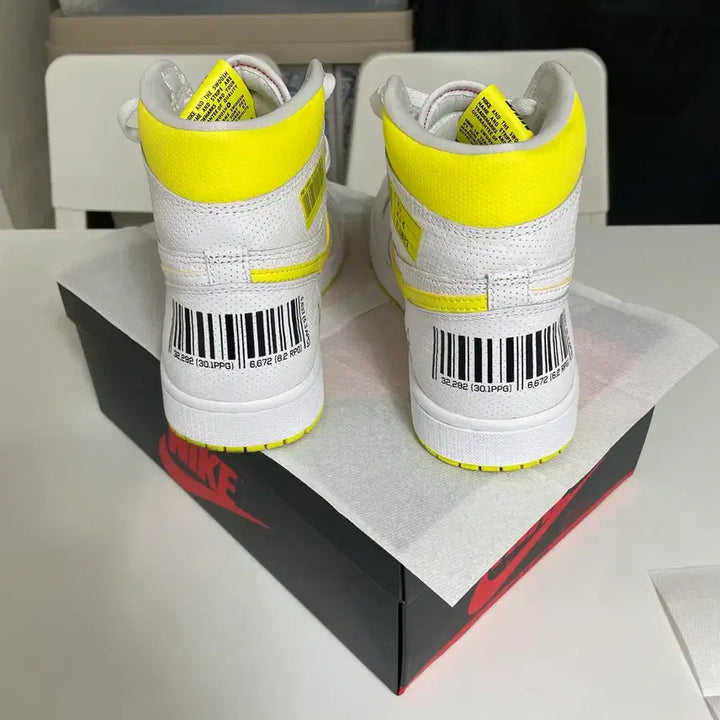 [BUNJANG] Jordan 1 First Class Sneakers / 조던 1 퍼스트클래스 270 (US9) 1회착