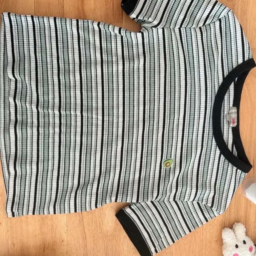 [BUNJANG] Spao Striped Avocado Embroidered T-shirt / 스파오 반팔티셔츠
