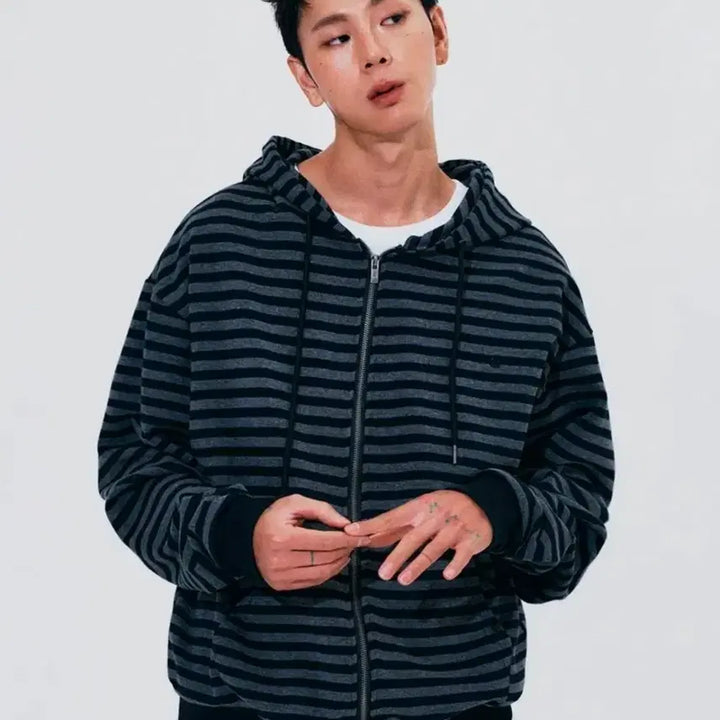 [BUNJANG] Someplace Man Embroidered Two-Way Striped Hooded Zip-up / 썸플레이스맨 자수 투웨이 배색 스트라이프 후드집업