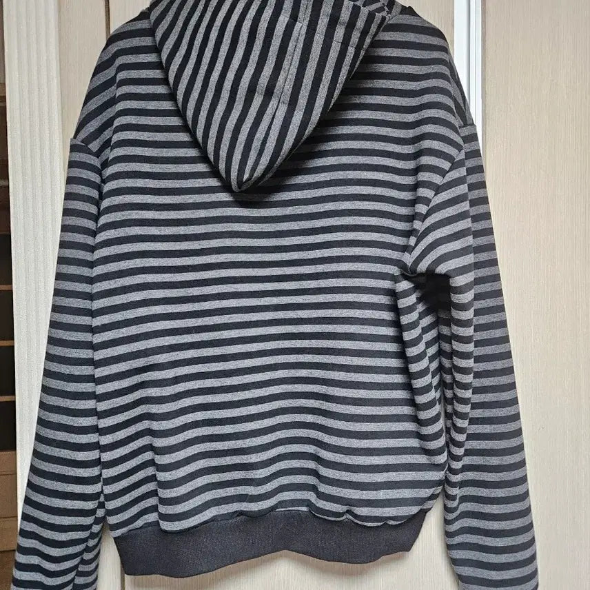 [BUNJANG] Someplace Man Embroidered Two-Way Striped Hooded Zip-up / 썸플레이스맨 자수 투웨이 배색 스트라이프 후드집업