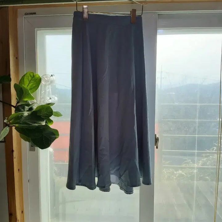 [BUNJANG] Sky Blue Satin A-Line Long Skirt / [ 하늘색 롱 스커트 A라인 치마 FREE ]