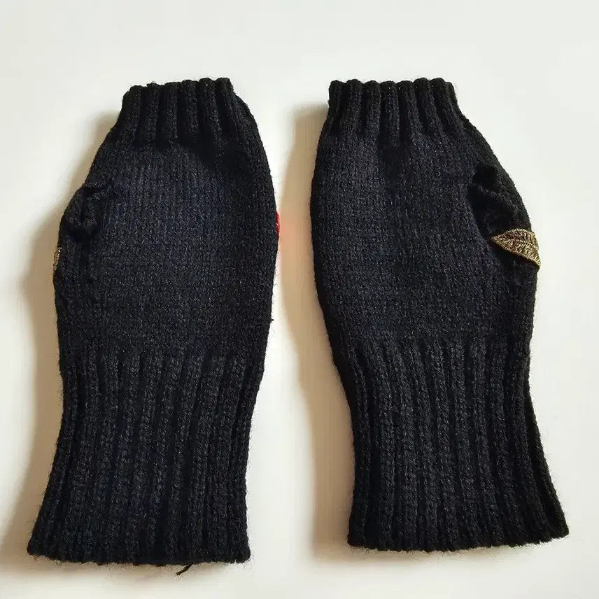 [BUNJANG] Rose Embroidery Knit Arm Warmer Black / 장미 입체 자수 니트 암워머 블랙