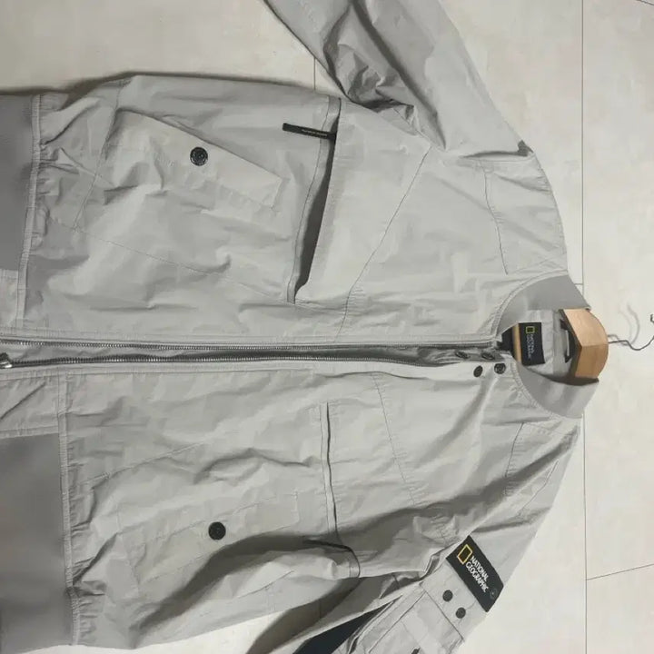 [BUNJANG] National Geographic Windbreaker Jacket / 내셔널지오그래픽 바람막이