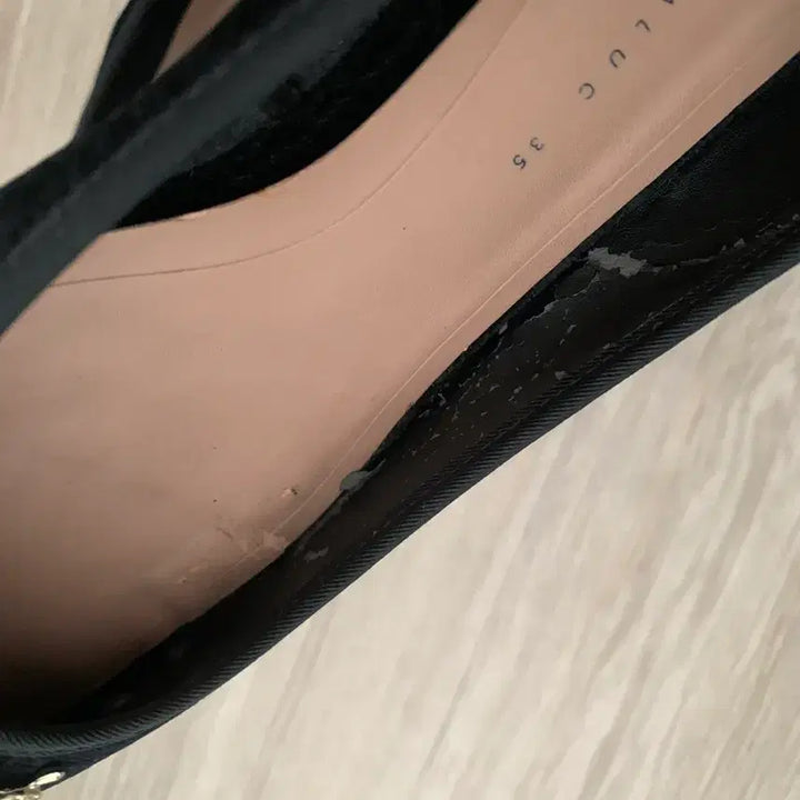[BUNJANG] ZARA Velvet Shoes / 자라 벨벳 슈즈 35