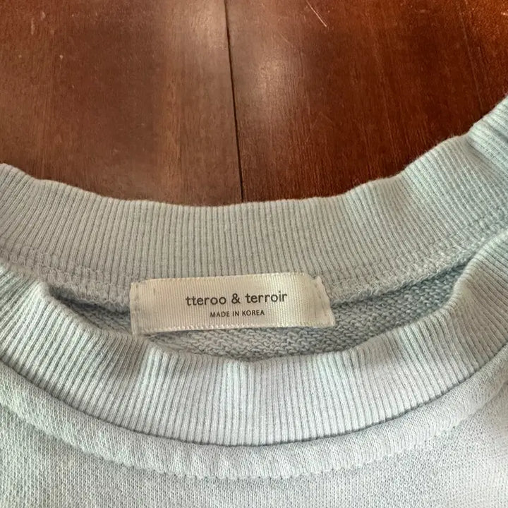 [BUNJANG] Tteroo &amp; terroir Sky Blue Crop Sweatshirt / Tteroo &amp; terroir 하늘색 크롭 맨투맨 티셔츠 오버핏프리사이즈