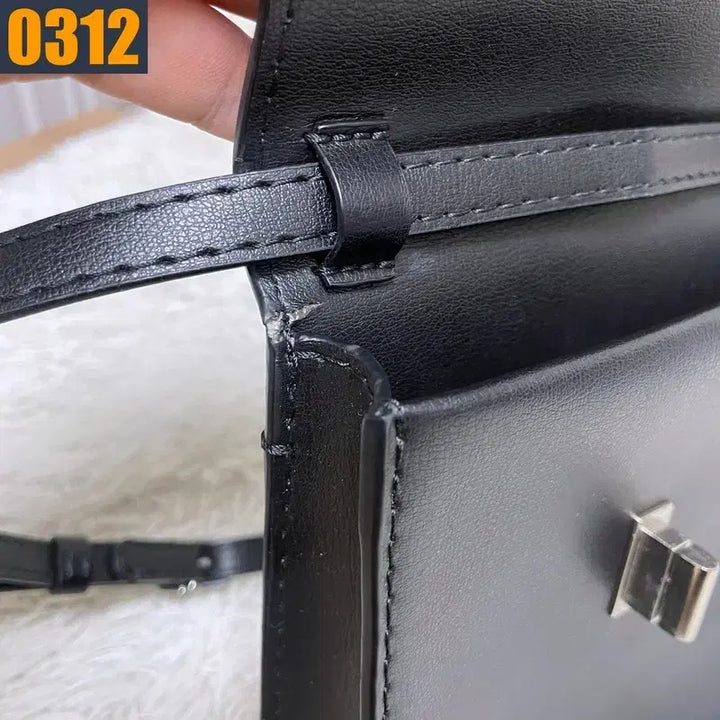 [BUNJANG] CK Calvin Klein Leather Crossbody Bag / CK 켈빈클라인 가죽 가방 크로스백 여성가방