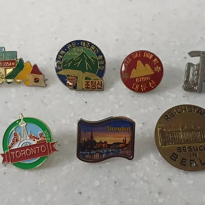 [BUNJANG] Souvenir Badges - 7 Pieces / 근대사 수집용 관광지 국내 국외 관광 기념 뱃지 7개