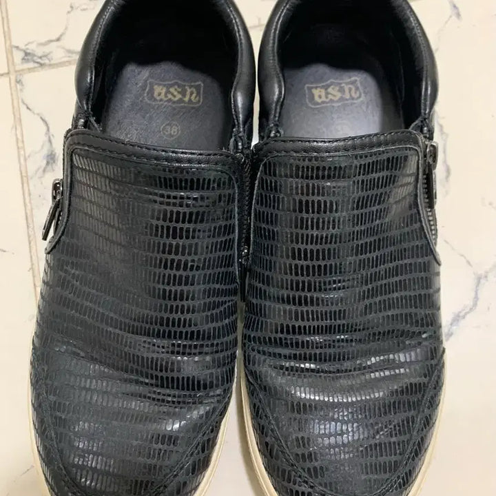 [BUNJANG] ASH Black Leather Slip-on Sneakers / ASH 블랙 가죽 슬립온 스니커즈 38