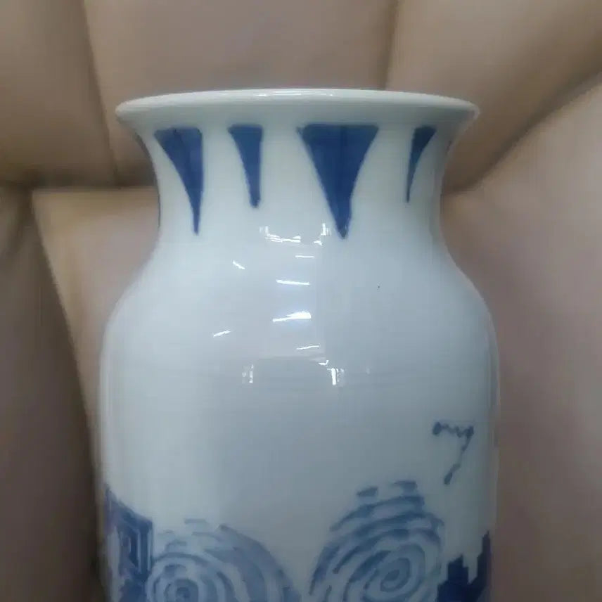 [BUNJANG] Qing Dynasty Early Porcelain Vase / 청나라.초기.기물/고사인물도.화병