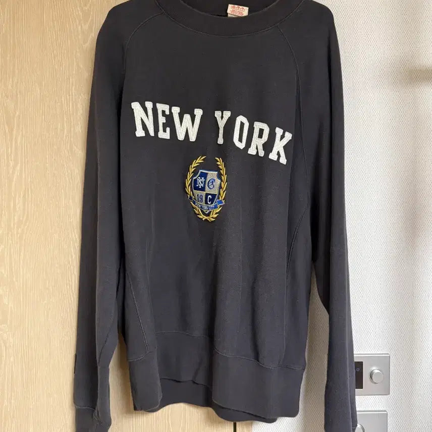 [BUNJANG] Champion NY Vintage Crewneck Sweatshirt / 챔피온 뉴욕 맨투맨 M 빈티지