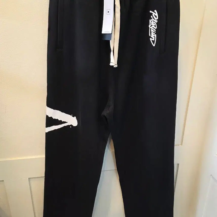 [BUNJANG] PLAYIVN Graffiti Sweat Pants / PLAYIVN 블랙 그래피티 스웨트 팬츠