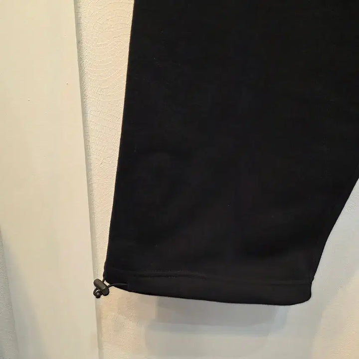 [BUNJANG] PLAYIVN Graffiti Sweat Pants / PLAYIVN 블랙 그래피티 스웨트 팬츠