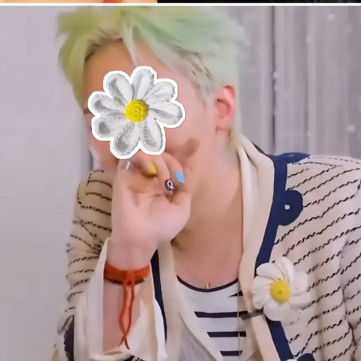 [BUNJANG] Handmade Daisy Brooch - GD Style Accessory / (손뜨개) 지디스타일 데이지브로치 뜨개데이지 포인트악세사리
