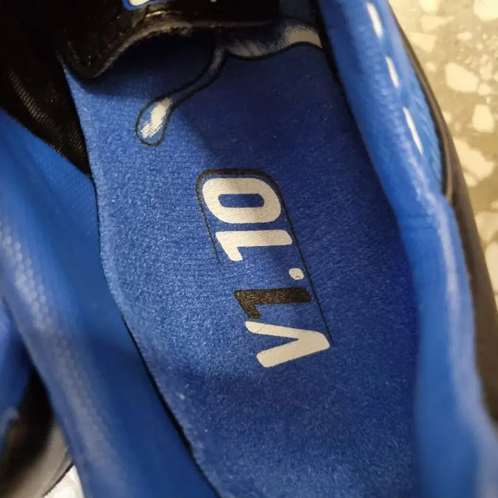 [SOLD OUT] [275 size] 푸마 V1.10 FG 축구화