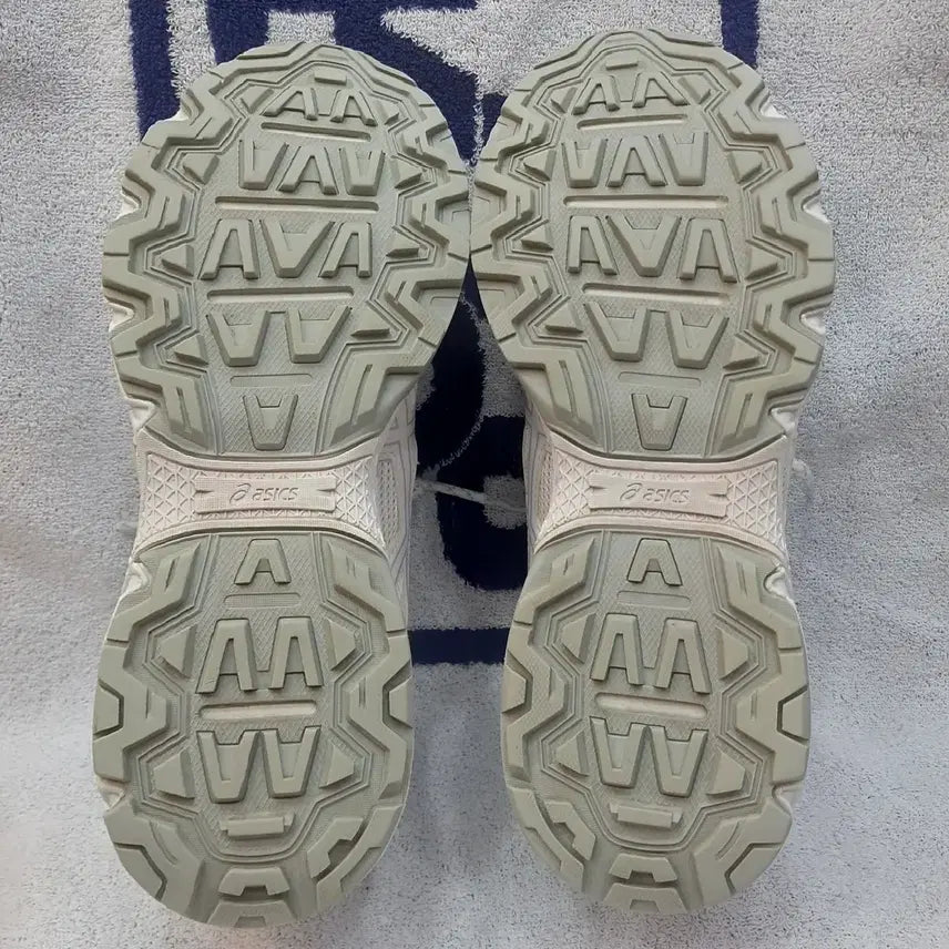 [BUNJANG] Asics White Sneakers 250mm / 아식스 흰색 운동화 250mm