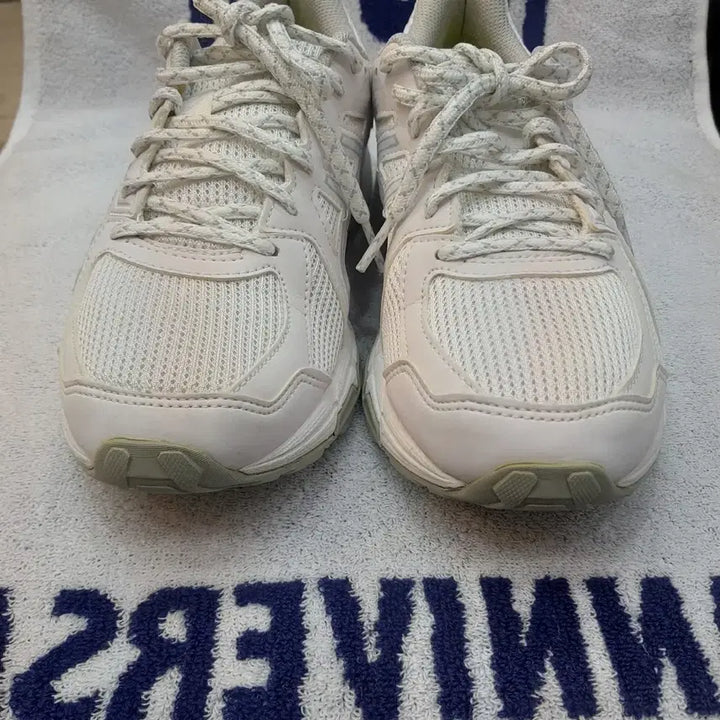 [BUNJANG] Asics White Sneakers 250mm / 아식스 흰색 운동화 250mm