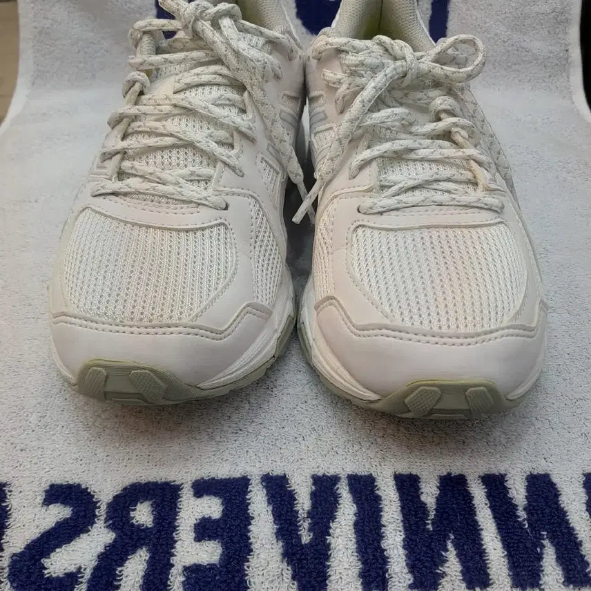[BUNJANG] Asics White Sneakers 250mm / 아식스 흰색 운동화 250mm
