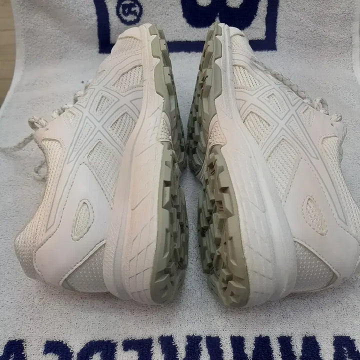[BUNJANG] Asics White Sneakers 250mm / 아식스 흰색 운동화 250mm