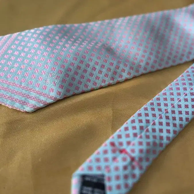 [BUNJANG] MCM Sky Blue and Pink Pattern Tie / MCM 스카이블루 핑크 패턴 넥타이