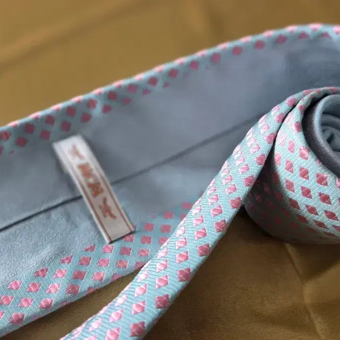 [BUNJANG] MCM Sky Blue and Pink Pattern Tie / MCM 스카이블루 핑크 패턴 넥타이