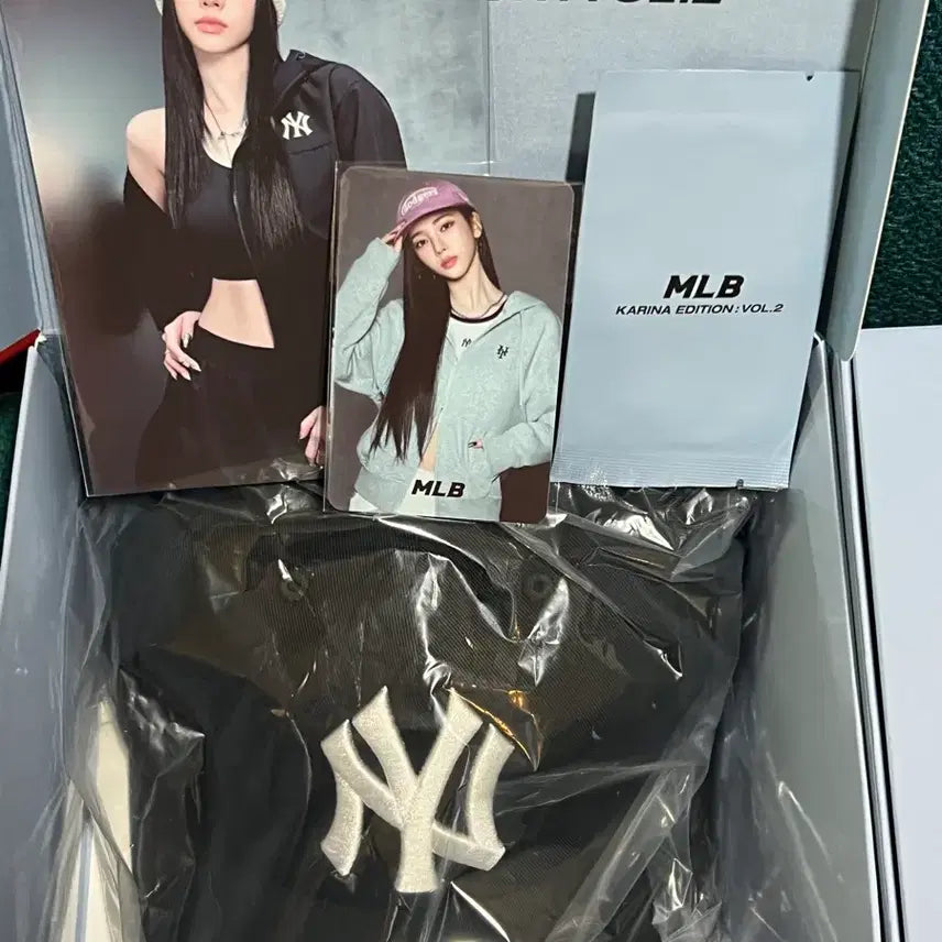 [BUNJANG] MLB Karina Edition Ball Cap + Photocard Set / MLB 카리나 에디션 볼캡 + 포토카드 2장 + 엽서