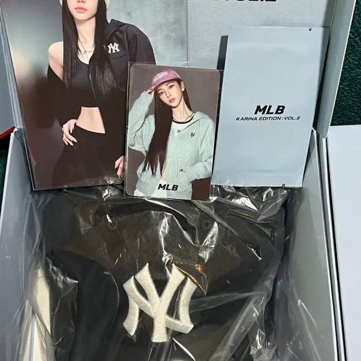 [BUNJANG] MLB Karina Edition Ball Cap + Photocard Set / MLB 카리나 에디션 볼캡 + 포토카드 2장 + 엽서