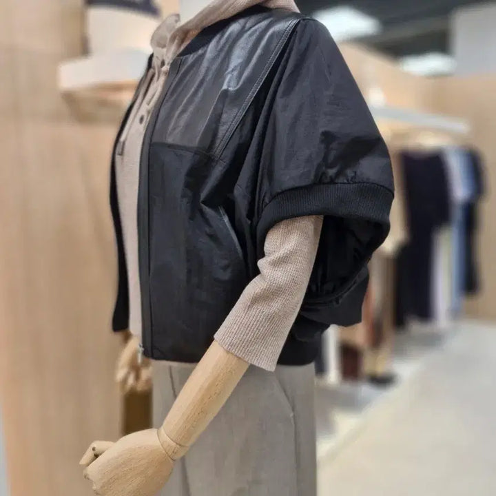 [BUNJANG] THE IZZAT Lambskin Color Block Vest / 더아이잗 양가죽 배색 베스트 48만원
