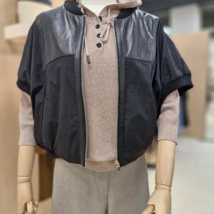 [BUNJANG] THE IZZAT Lambskin Color Block Vest / 더아이잗 양가죽 배색 베스트 48만원