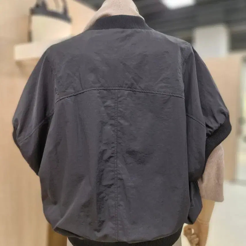 [BUNJANG] THE IZZAT Lambskin Color Block Vest / 더아이잗 양가죽 배색 베스트 48만원