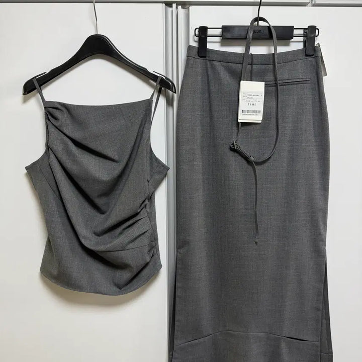 [BUNJANG] Time Wool Blend Belted Cutout Slit Skirt &amp; Drape Sleeveless Top Set / 타임 울 블렌드 벨티드 컷아웃 슬릿 스커트 &amp; 드레이프 슬리브리스 탑
