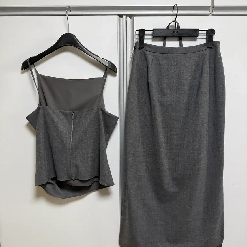 [BUNJANG] Time Wool Blend Belted Cutout Slit Skirt &amp; Drape Sleeveless Top Set / 타임 울 블렌드 벨티드 컷아웃 슬릿 스커트 &amp; 드레이프 슬리브리스 탑