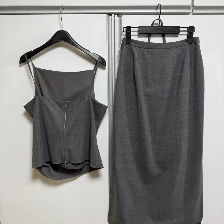 [BUNJANG] Time Wool Blend Belted Cutout Slit Skirt &amp; Drape Sleeveless Top Set / 타임 울 블렌드 벨티드 컷아웃 슬릿 스커트 &amp; 드레이프 슬리브리스 탑