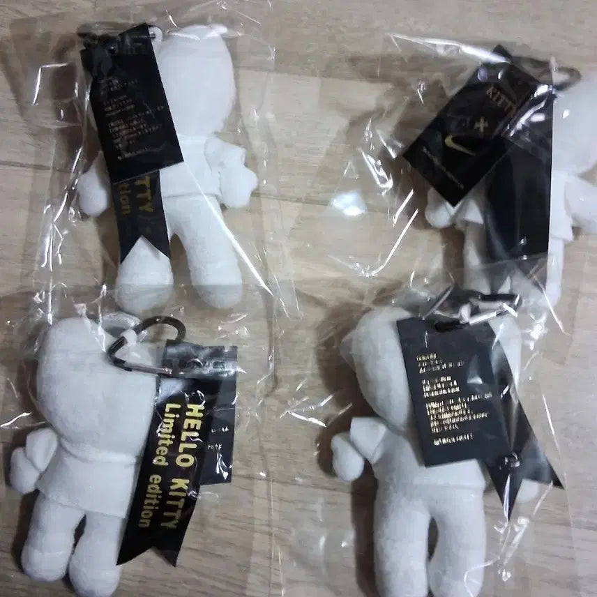 [BUNJANG] Nike Hello Kitty Collaboration Doll Keychain / 헬로키티X나이키 콜라보 인형 키링 화이트/개당가격 (무료배송)