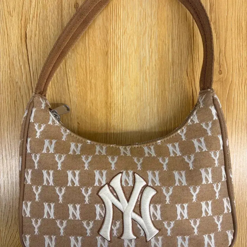 [BUNJANG] MLB New York Yankees Mini Shoulder Bag Brown / MLB 뉴욕 양키스 호보백 미니숄더백 브라운