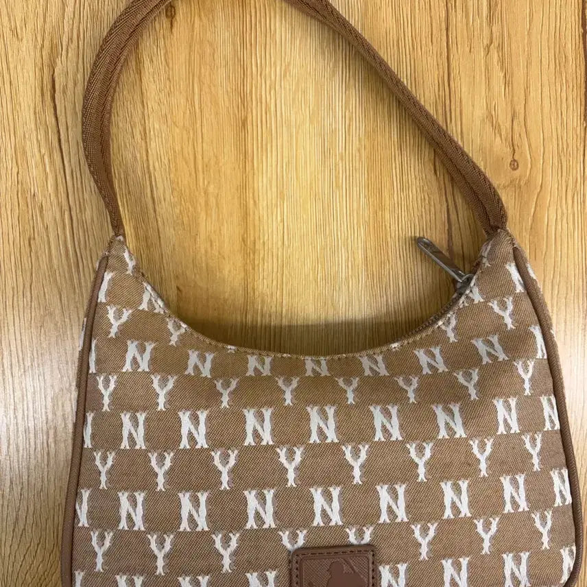 [BUNJANG] MLB New York Yankees Mini Shoulder Bag Brown / MLB 뉴욕 양키스 호보백 미니숄더백 브라운