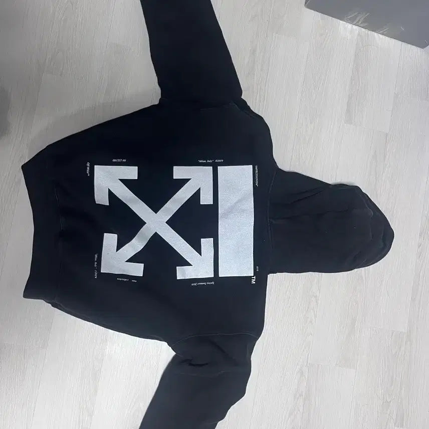 [SOLD OUT] 오프화이트 키스 그래픽 후드티 블랙