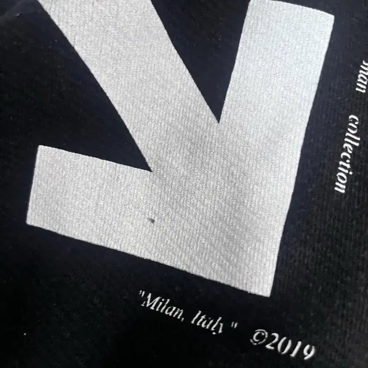 [SOLD OUT] 오프화이트 키스 그래픽 후드티 블랙