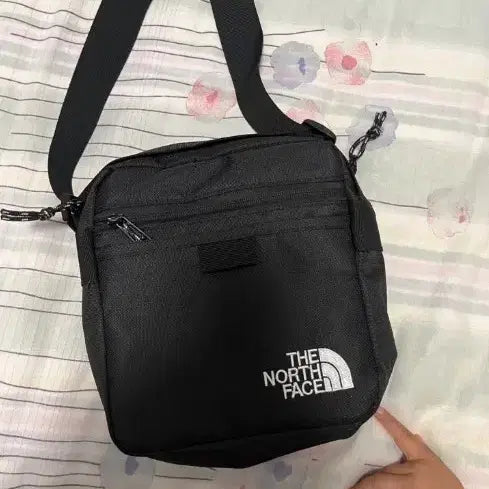 [BUNJANG] The North Face Travel Crossbody Bag / 노스페이스 트래블 크로스백 스 세 가지 색상입니다.